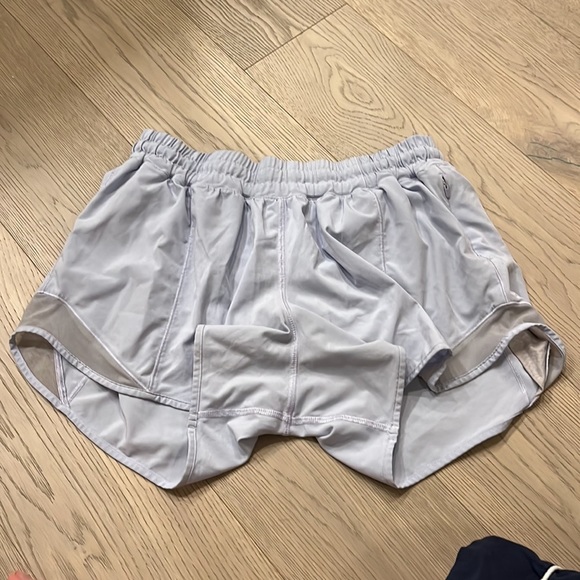 Blue periwinkle lululemon shorts size 8 great condition - Picture 4 of 7